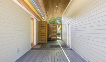 621 E Shore Rd, Jamestown, RI 02835