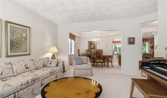 7 Foxwood Dr, Lincoln, RI 02865