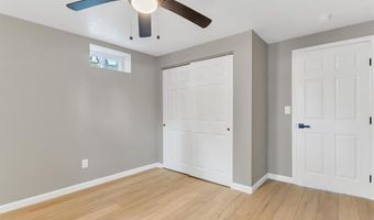 216 Hillsdale Dr, Ballwin, MO 63011