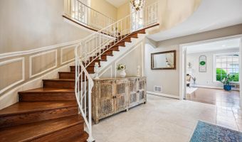7600 CHARLESTON Dr, Bethesda, MD 20817