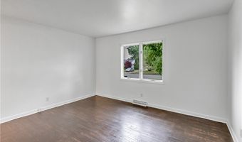 16 Newgate Rd, Amherst, NY 14226