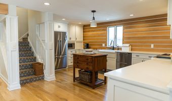 18 Waverly Rd, Branford, CT 06405
