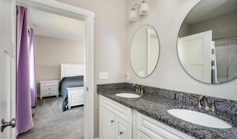 24 Kendall Ln, Raymond, NH 03077