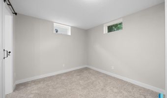 1912 E Sylvan Cir, Brandon, SD 57005