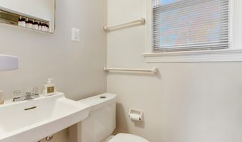 2700 N DINWIDDIE St N, Arlington, VA 22207