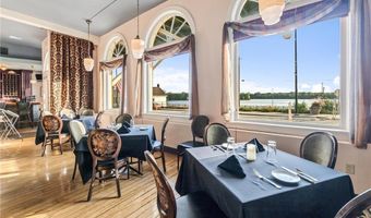 215 N Main St, Alma, WI 54610