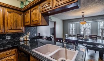 104 Caulder Dr, Chickasha, OK 73018