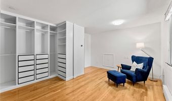 6 North Ln, Barrington, RI 02806