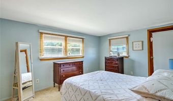 62 Meadowcrest Dr, Cumberland, RI 02864