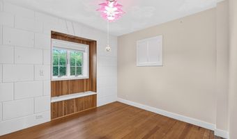 207 Pawson Rd, Branford, CT 06405