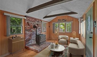 26 Thomas St, Charlestown, RI 02813