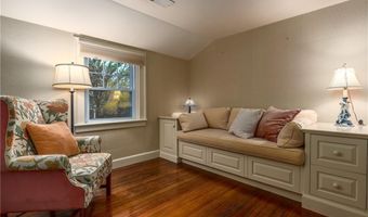 2 Cherry Ln, Bristol, RI 02809