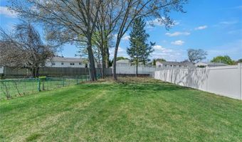 28 Ashley St, Cranston, RI 02920