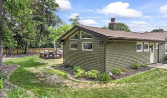 90 E White Oak St, Arlington Heights, IL 60005