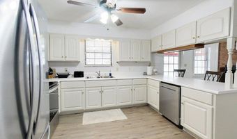 1402 Pineland Dr, Bainbridge, GA 39819