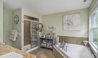 73 Lawrence Ave 73, Danbury, CT 06810
