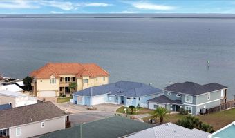 319 Bayview Dr, City By The Sea, TX 78336