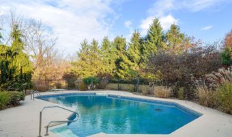 19 Clearwater Dr, Allentown, NJ 08501