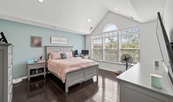 32 MARINA Dr, Bayonne, NJ 07002