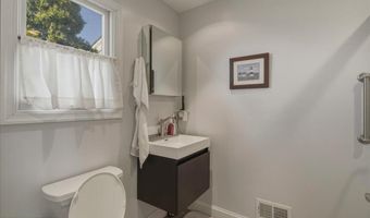 32 Cove Rd W, Bayville, NJ 08721