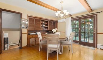 9 Valley Dr, Bristol, RI 02809