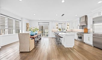 21 N Douglas Ave, Margate City, NJ 08402