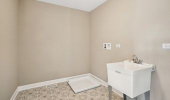 381 Masters Dr, Addison, IL 60101