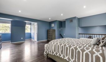 1128 HALESWORTH Dr, Rockville, MD 20854