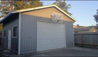 309 S HAZEL St, Brookings, OR 97415