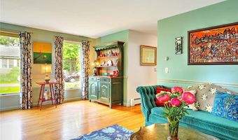 4 Fourth St, Barrington, RI 02806