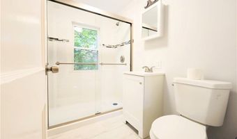 1 Shangri-La Ln, Middletown, RI 02842