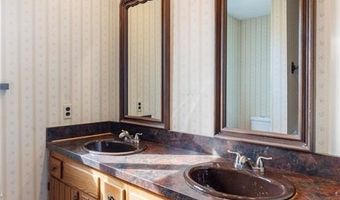 150 Yacht Club Cir, Altamont, MO 64640