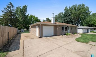 2013 E Sylvan Cir, Brandon, SD 57005