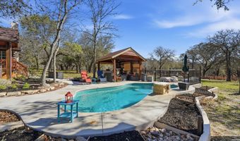 828 Shady Grv, Adkins, TX 78101