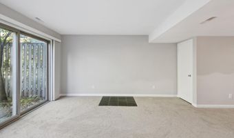 747 Peninsula Ct, Ann Arbor, MI 48105