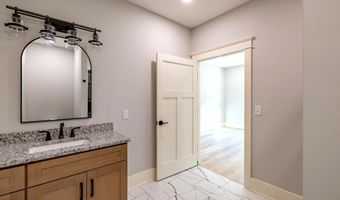 1036 Cummings St 1, Abingdon, VA 24211