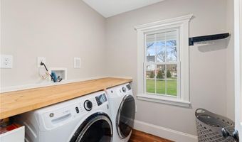 6 Knowlton Ct, Bristol, RI 02809