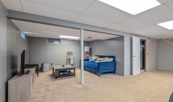 3 Oaks Ct, Albany, NY 12203