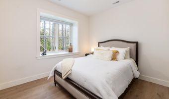 25 Clay Point Rd, Alton, NH 03809