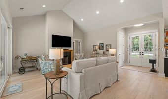 24 Alumni Rd, Beaufort, SC 29907