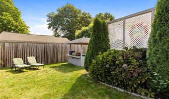67 Linden St, Middletown, RI 02842