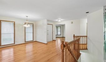 2109 N Charter Point Dr, Arlington Heights, IL 60004