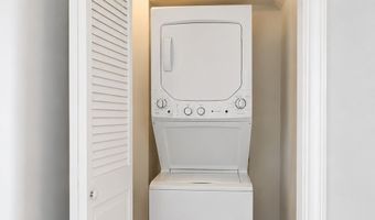 180 Dupont Pl, Bridgeport, CT 06611