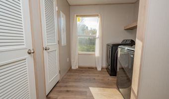 3 Back Rd, Abbot, ME 04406