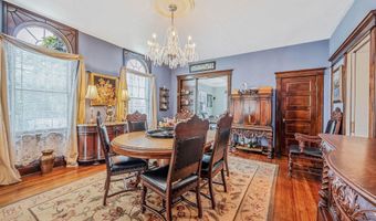 33 S Bay Ave, Amityville, NY 11701