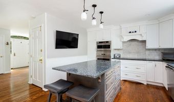 12 Fawn Ridge Dr, Brookfield, CT 06804