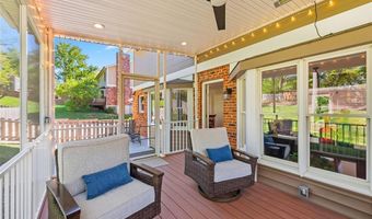 180 Spring Oaks Dr, Ballwin, MO 63011