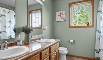 5713 Rosslare Ln, Fitchburg, WI 53711