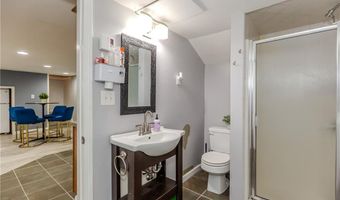 7 Oakcrest Dr, North Providence, RI 02904