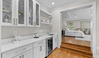 9919 LOGAN Dr, Potomac, MD 20854